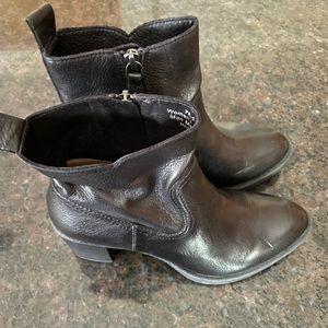 Johnston & Murphy Women’s Ankle Boots